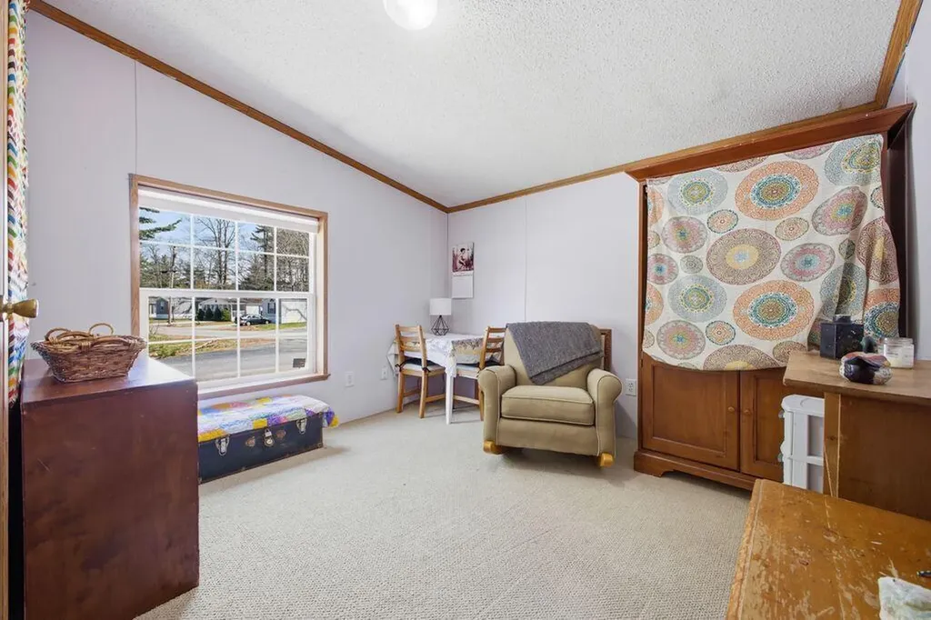 61 Larry Lane Brunswick ME 04011