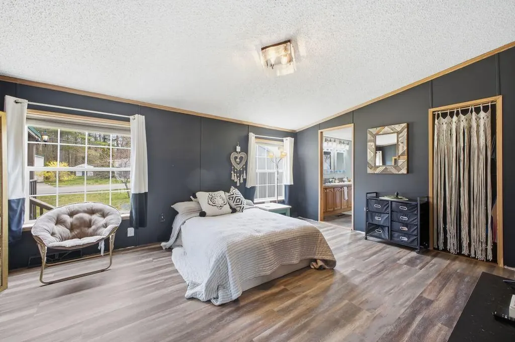 61 Larry Lane Brunswick ME 04011