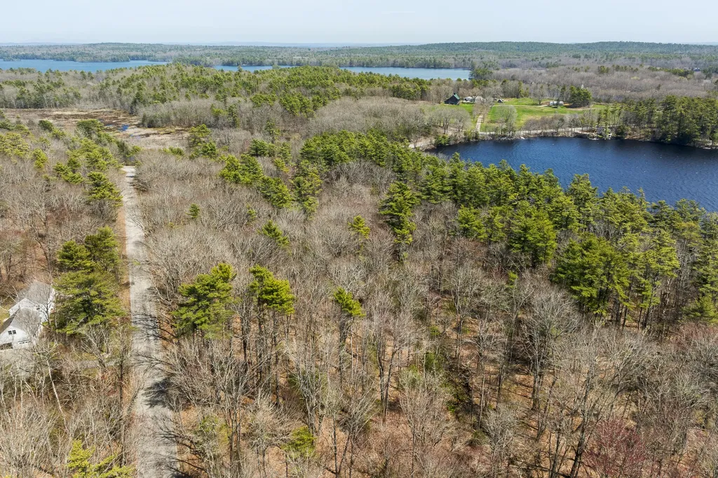 38 Beach Lane Damariscotta ME 04543
