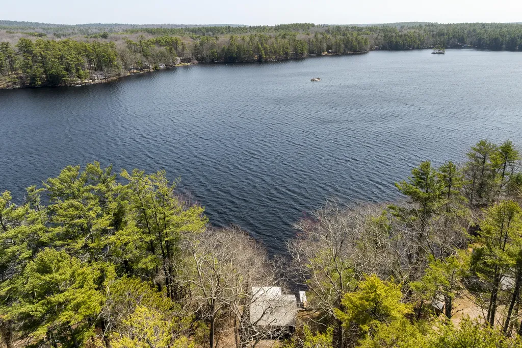 38 Beach Lane Damariscotta ME 04543