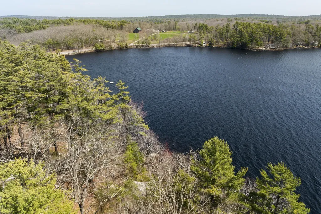 38 Beach Lane Damariscotta ME 04543