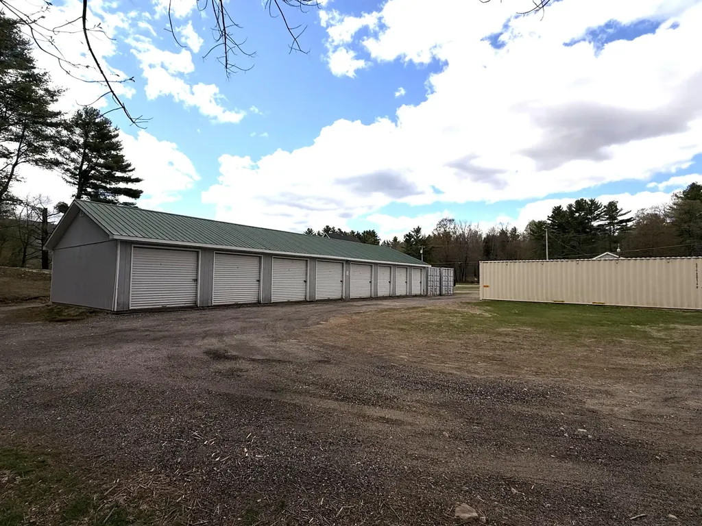 1070 Auburn Road Peru ME 04290
