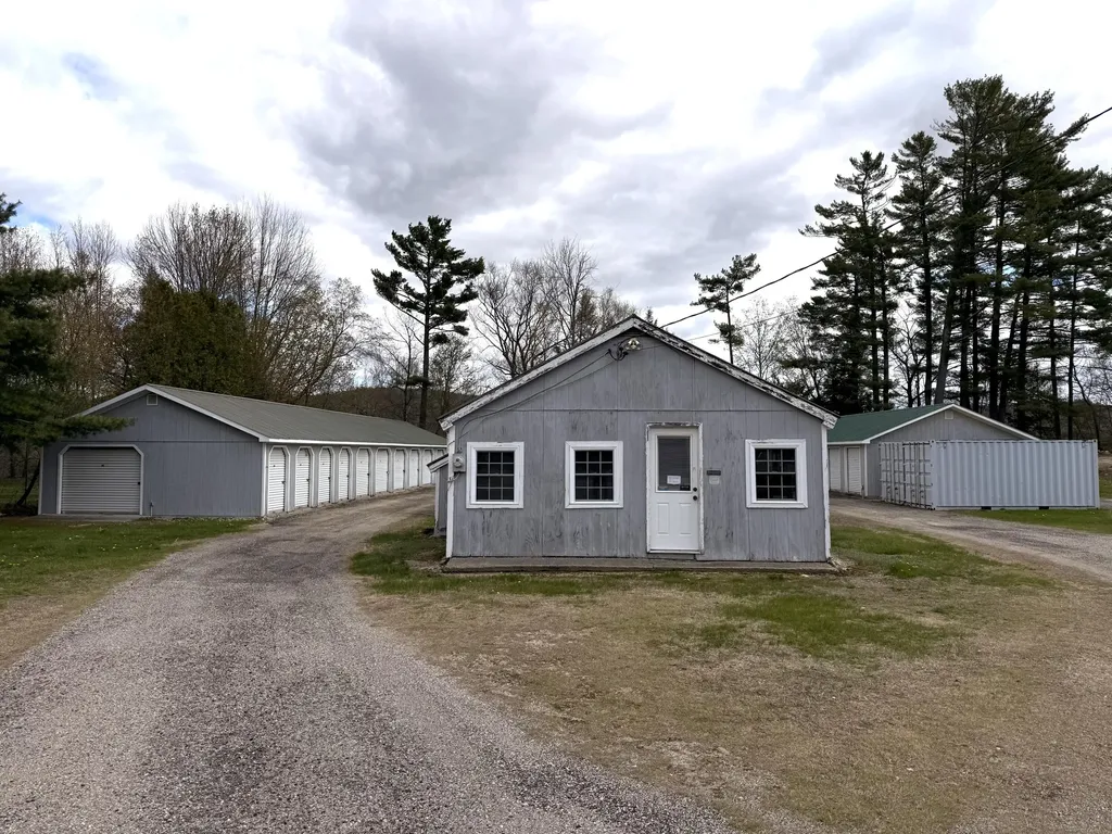 1070 Auburn Road Peru ME 04290