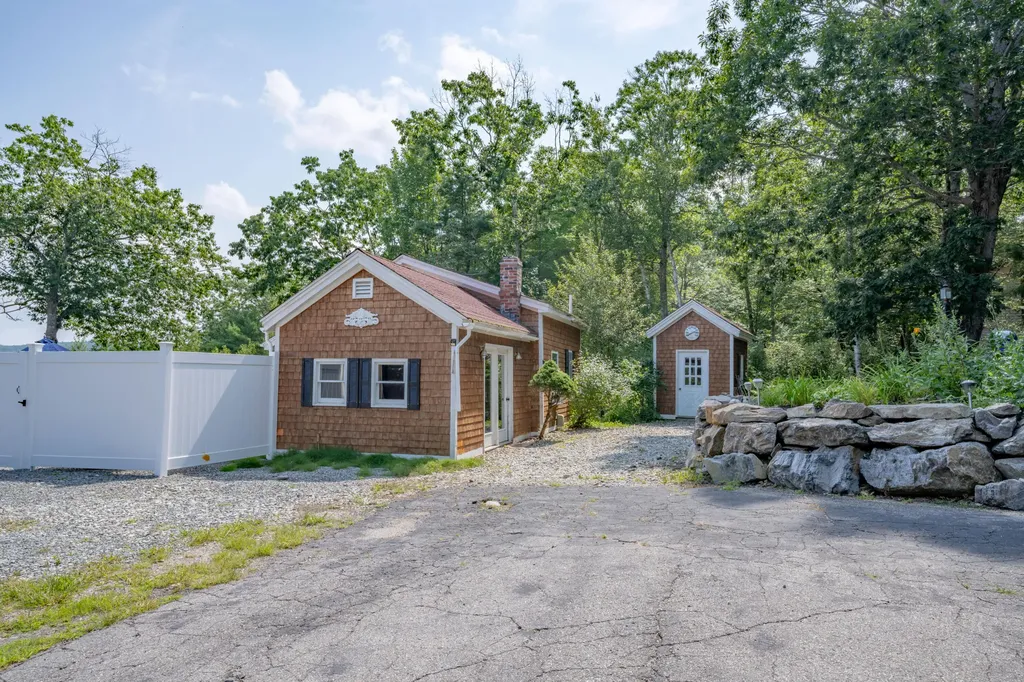 14 Gifford Lane Bucksport ME 04416