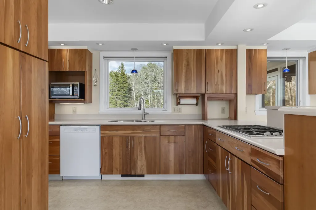 23 Indian Hill Road Boothbay ME 04537