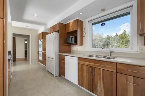 23 Indian Hill Road Boothbay ME 04537
