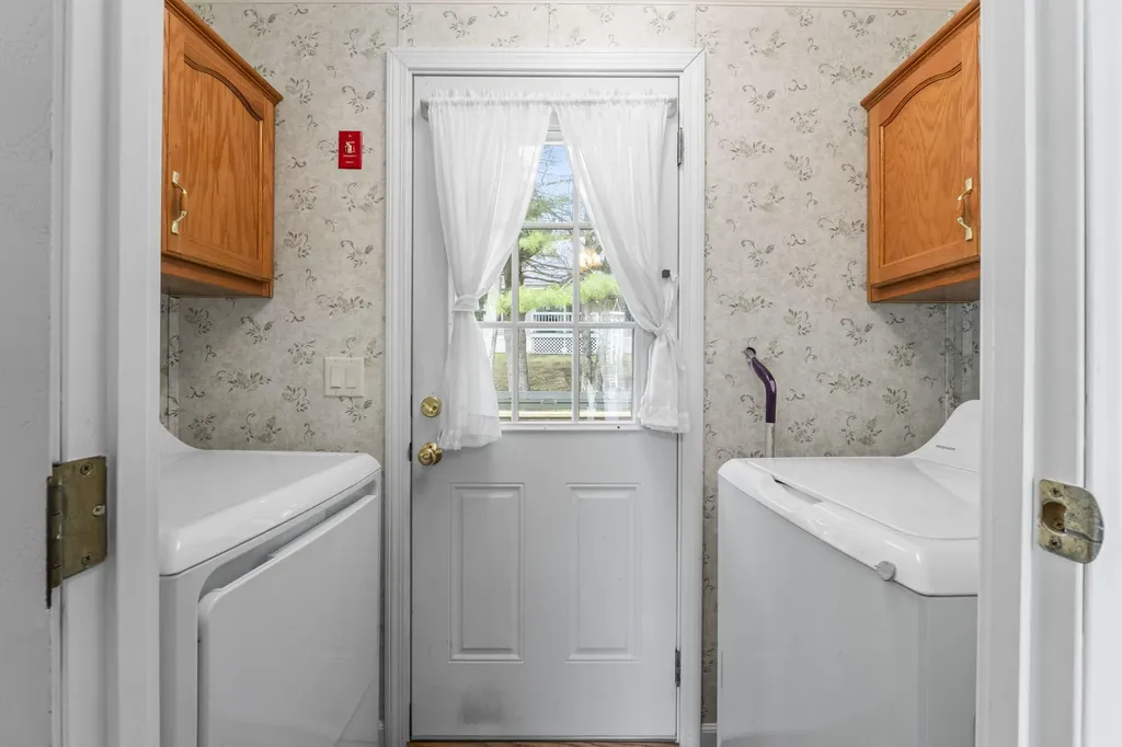 20 Marc Avenue Topsham ME 04086