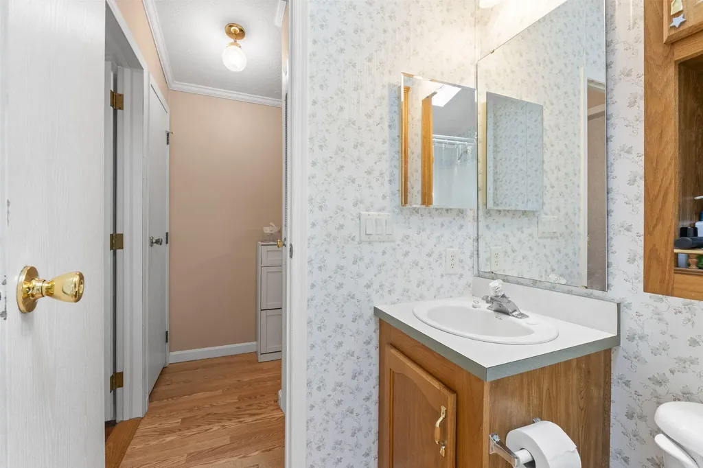 20 Marc Avenue Topsham ME 04086