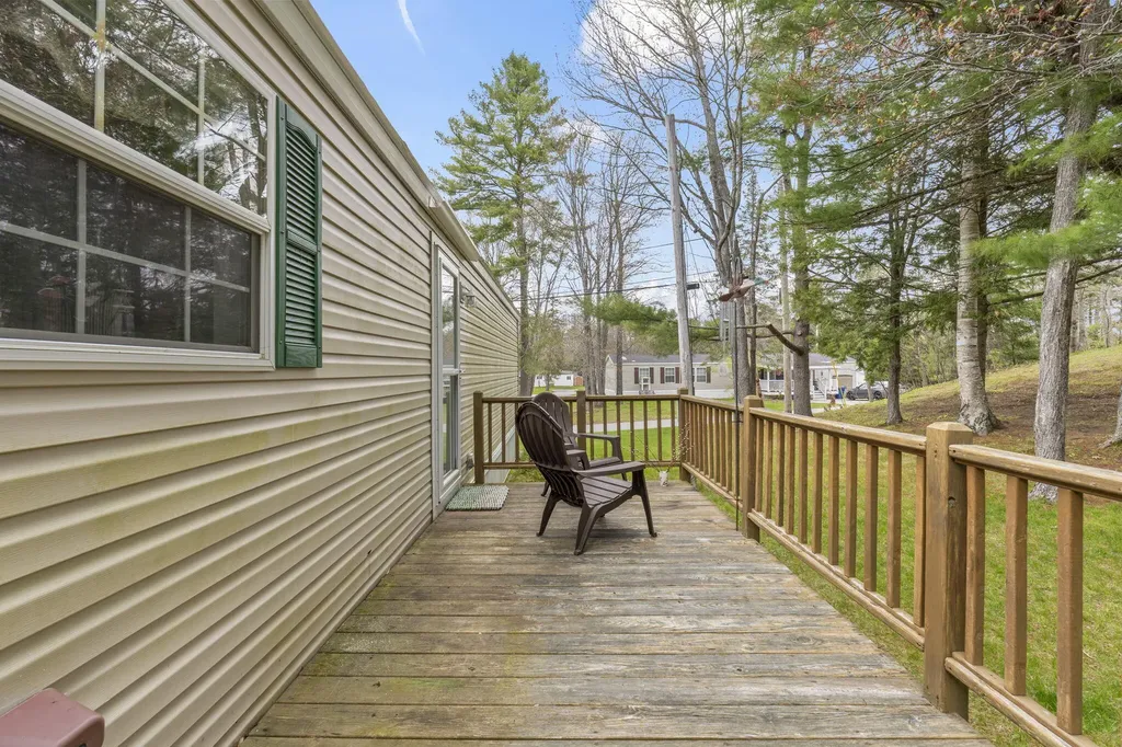 20 Marc Avenue Topsham ME 04086
