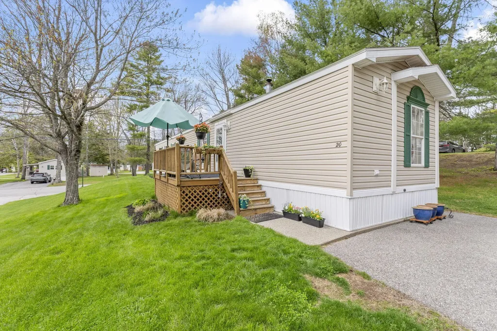 20 Marc Avenue Topsham ME 04086