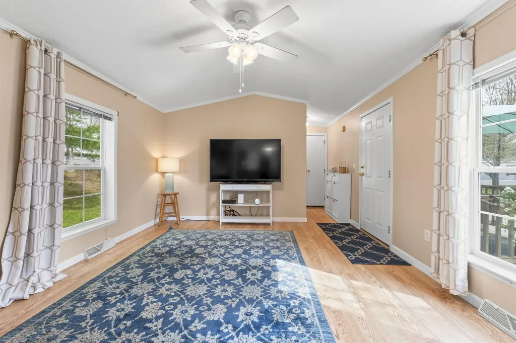 20 Marc Avenue Topsham ME 04086