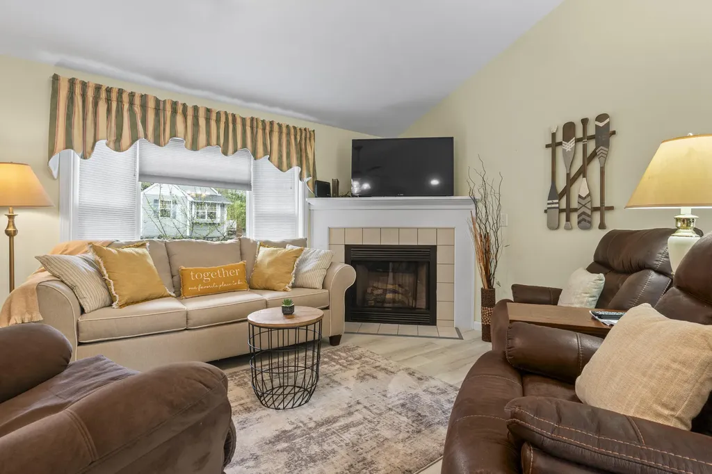 1667 Evergreen Way Casco ME 04015