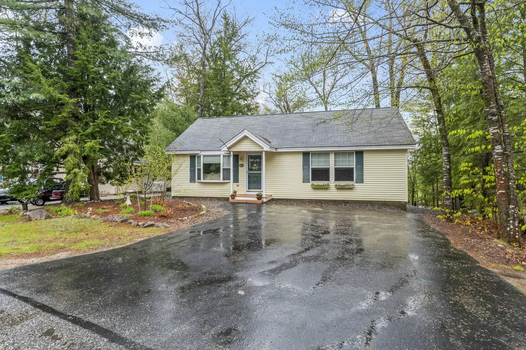 1667 Evergreen Way Casco ME 04015