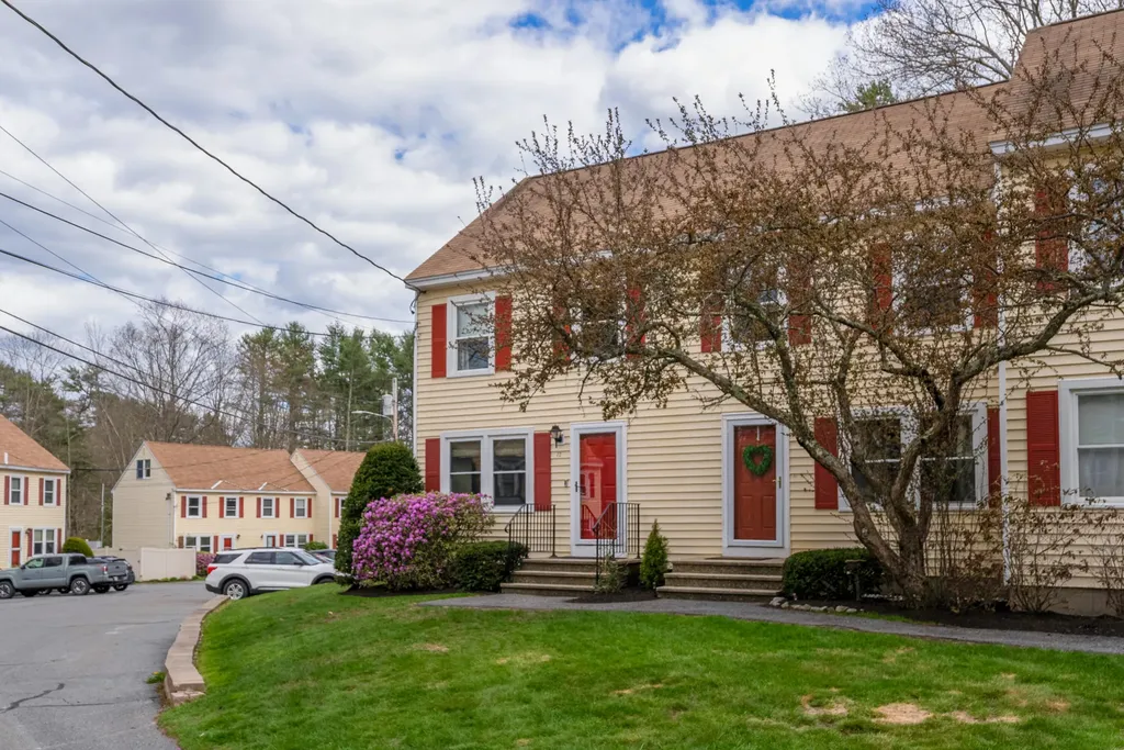 12 Powder Mill Drive Kennebunk ME 04043