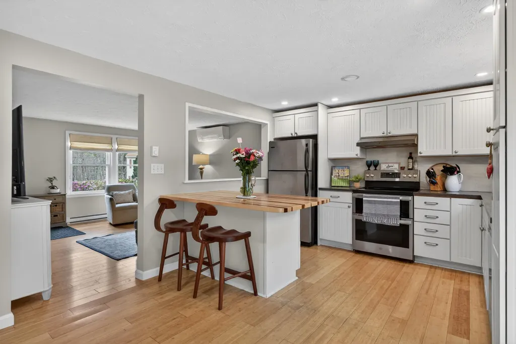12 Powder Mill Drive Kennebunk ME 04043