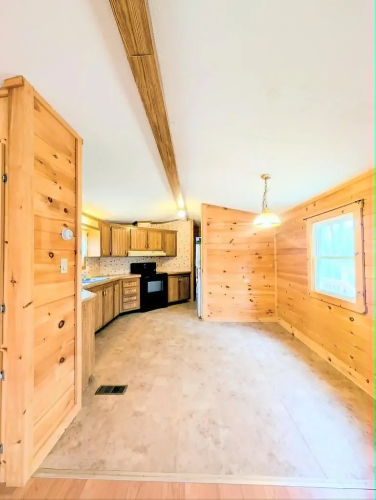 563 King Street Oxford ME 04270