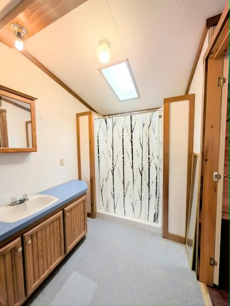 563 King Street Oxford ME 04270