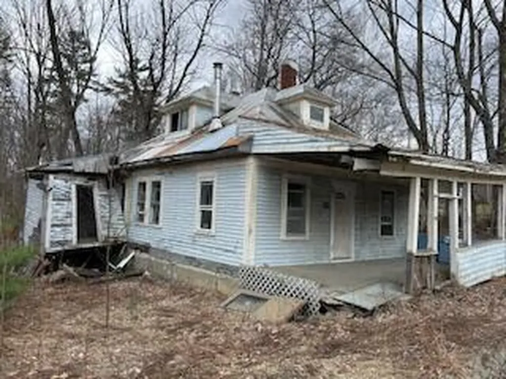 32 Lake Street New Vineyard ME 04956