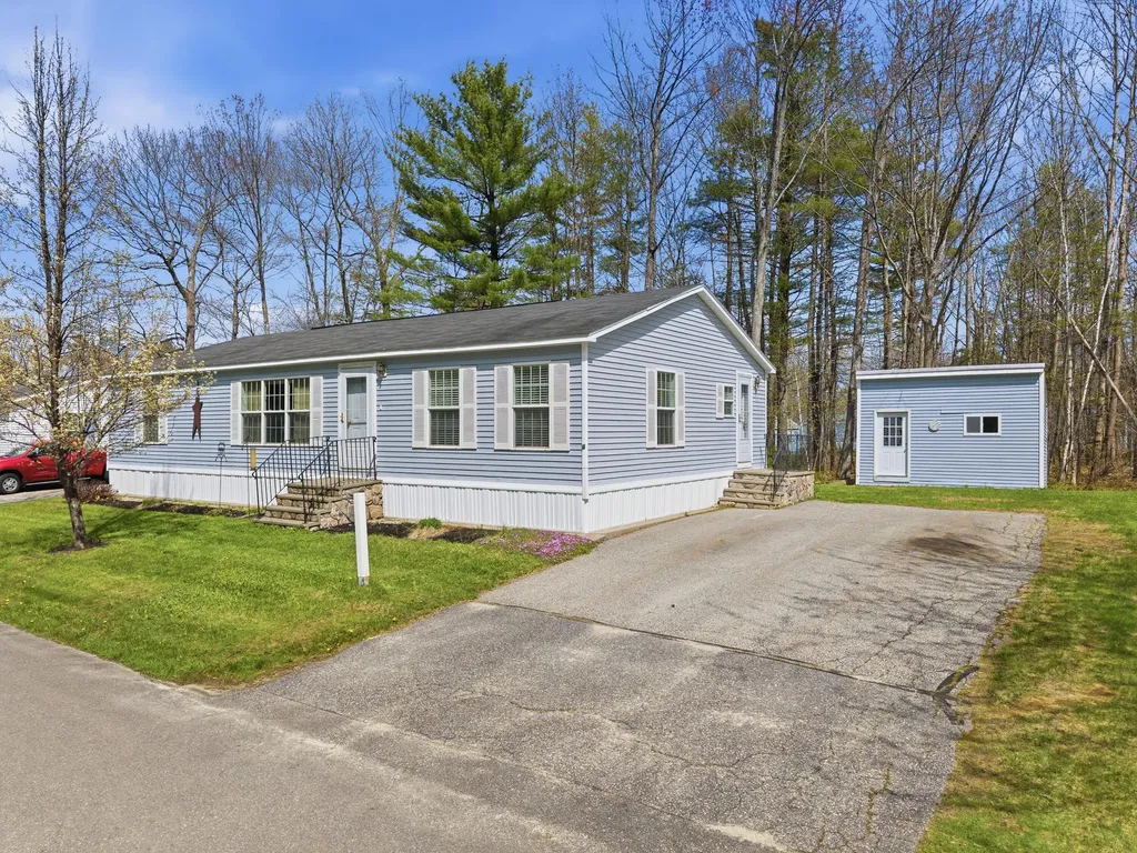 4 Arundel Avenue Lisbon ME 04250