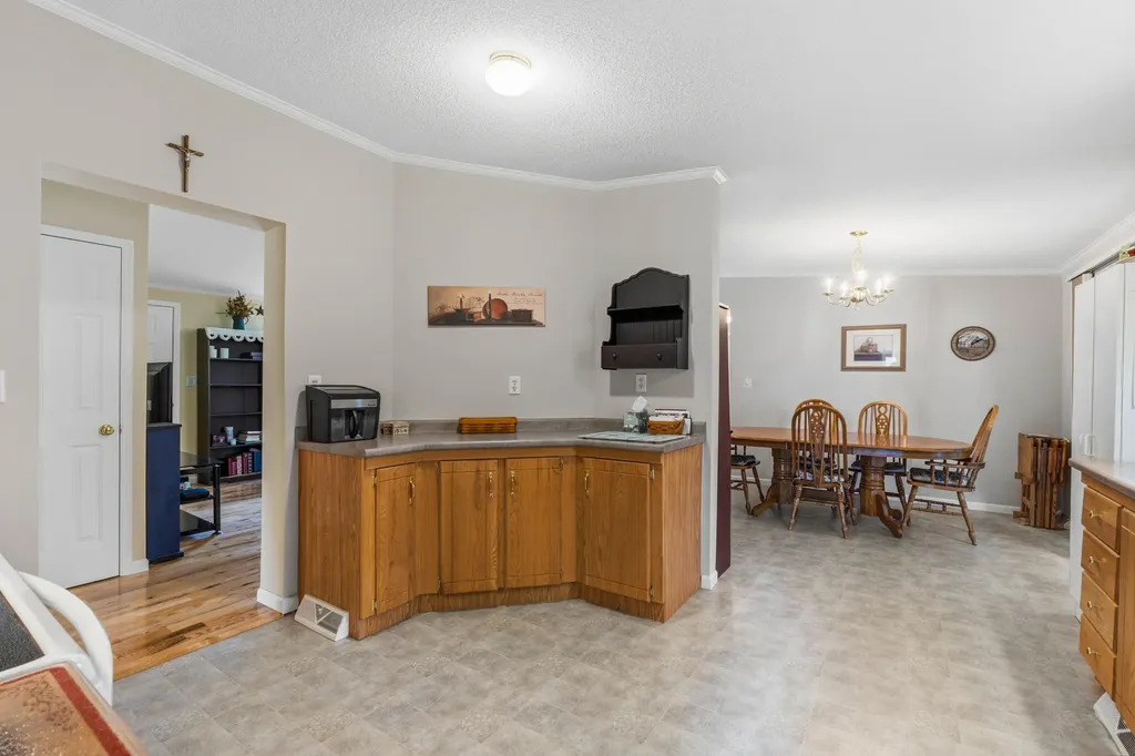 4 Arundel Avenue Lisbon ME 04250