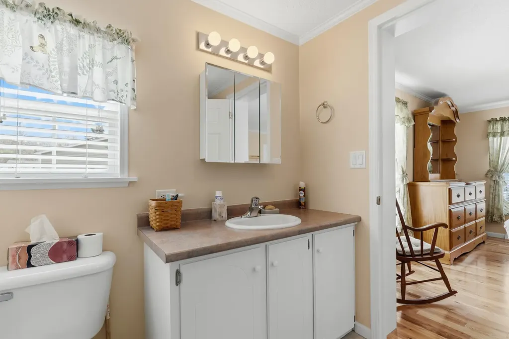 4 Arundel Avenue Lisbon ME 04250