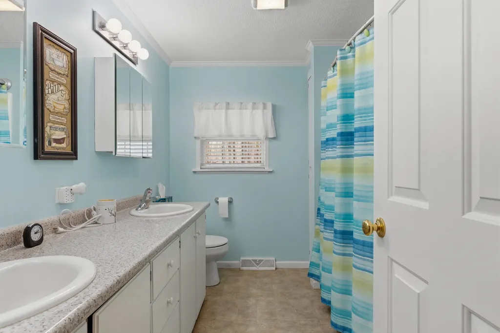 4 Arundel Avenue Lisbon ME 04250