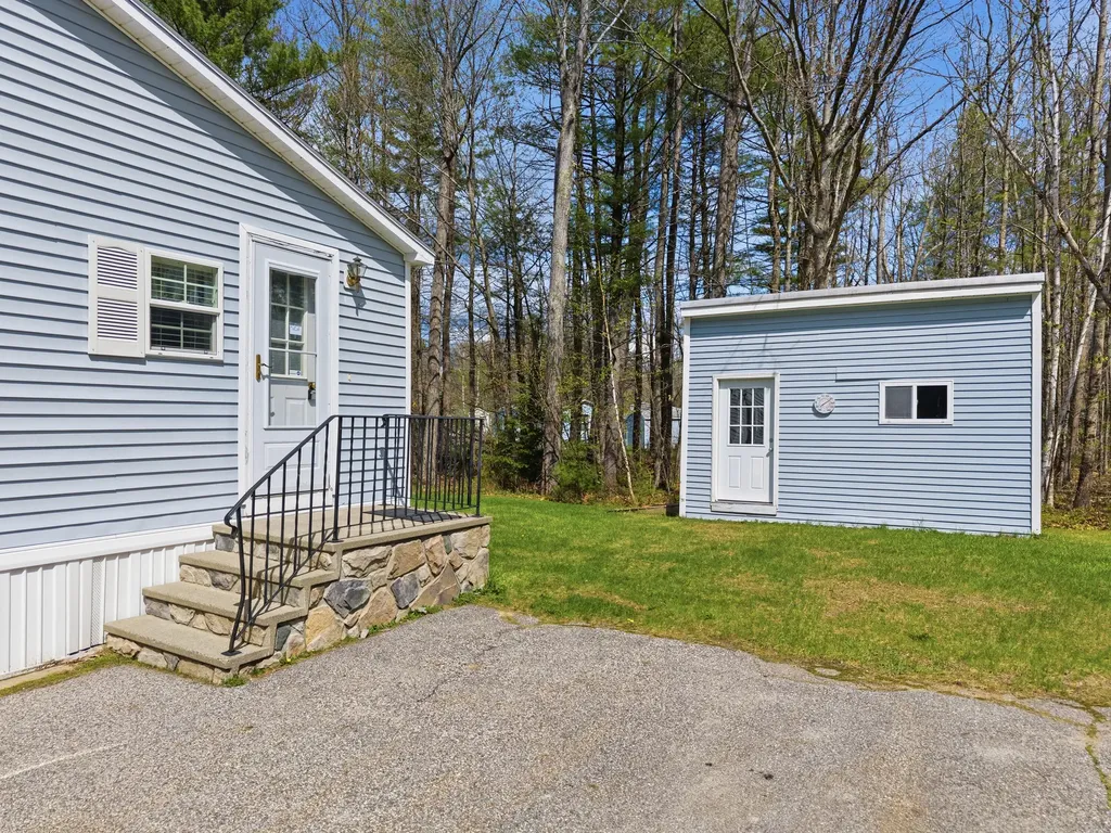 4 Arundel Avenue Lisbon ME 04250