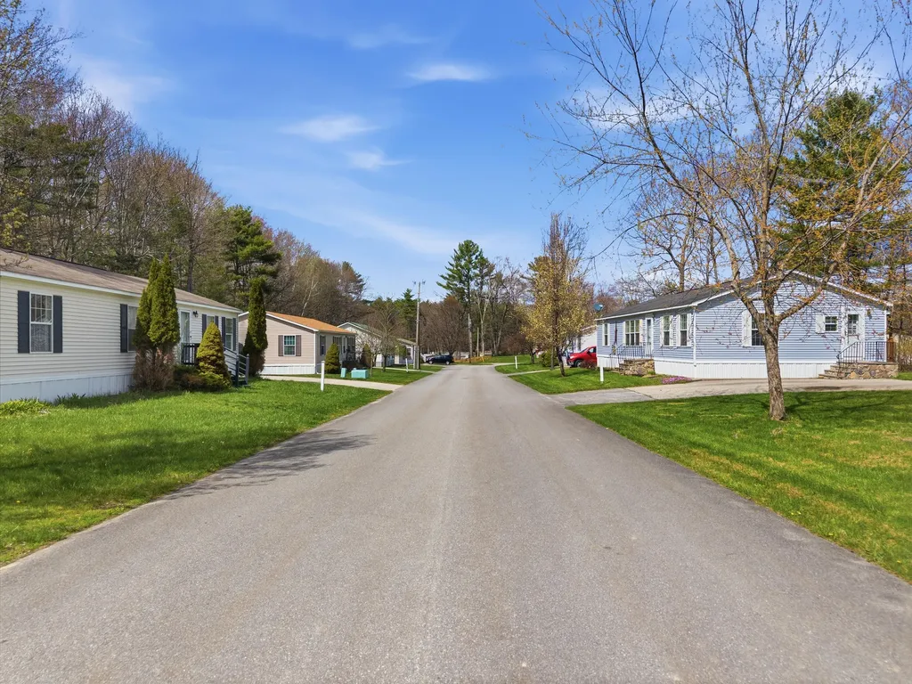 4 Arundel Avenue Lisbon ME 04250