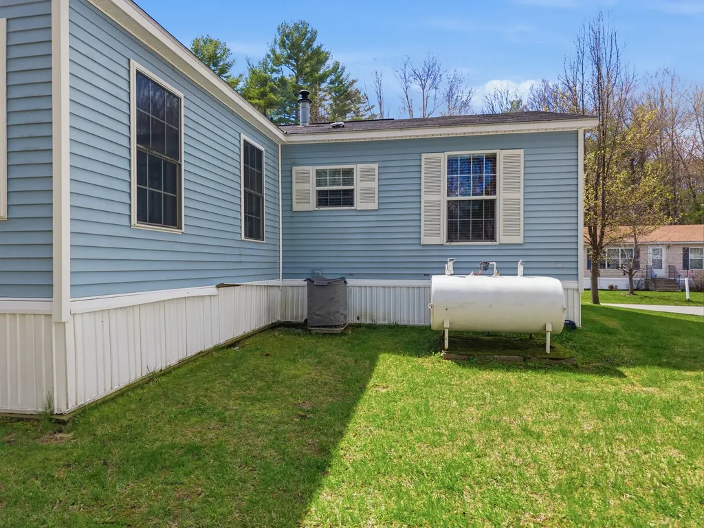 4 Arundel Avenue Lisbon ME 04250