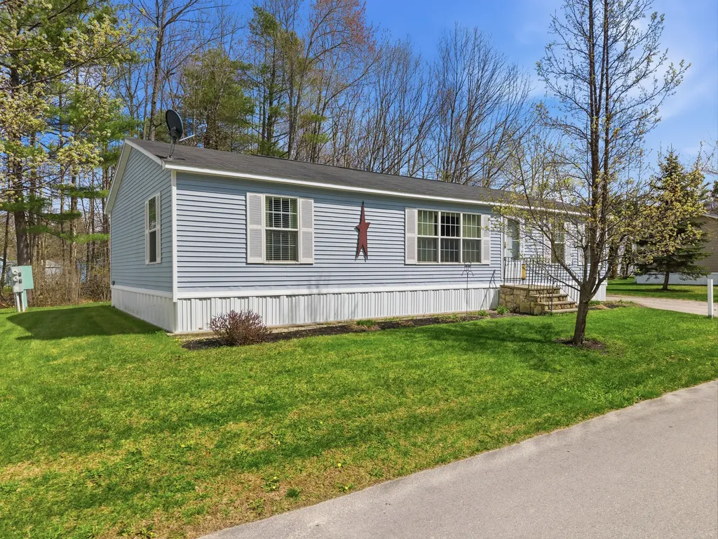 4 Arundel Avenue Lisbon ME 04250