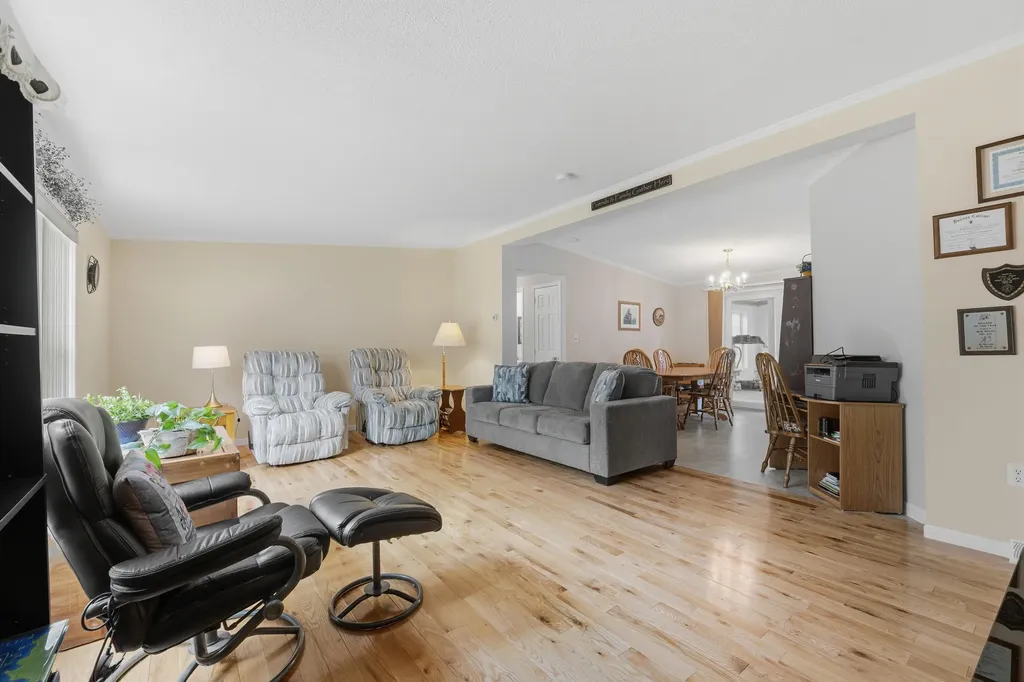 4 Arundel Avenue Lisbon ME 04250