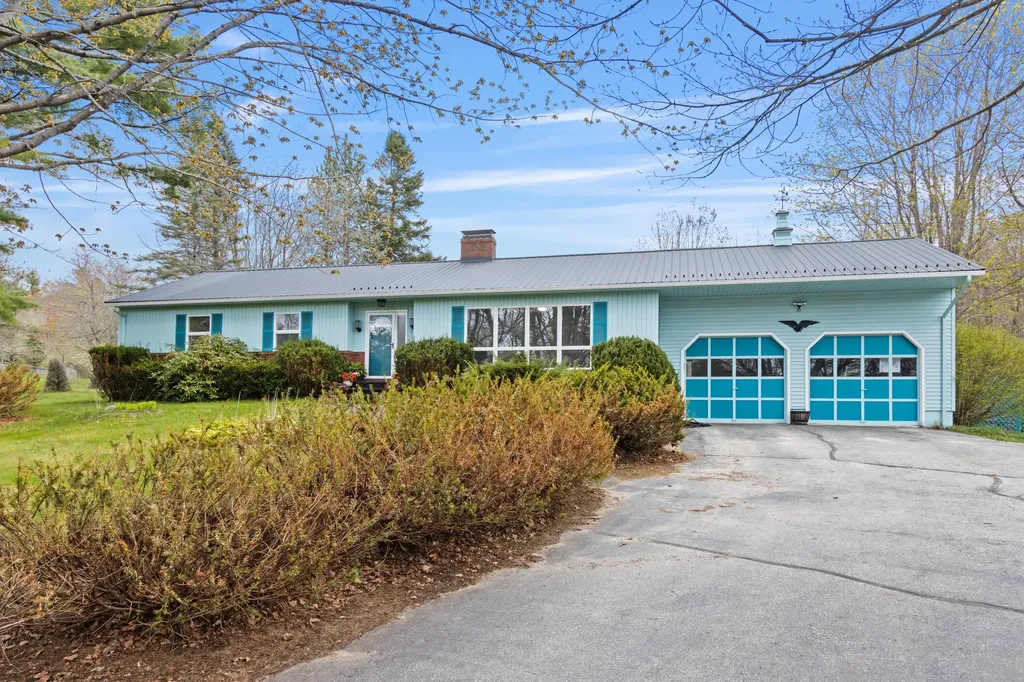 18 Martin Heights Raymond ME 04071