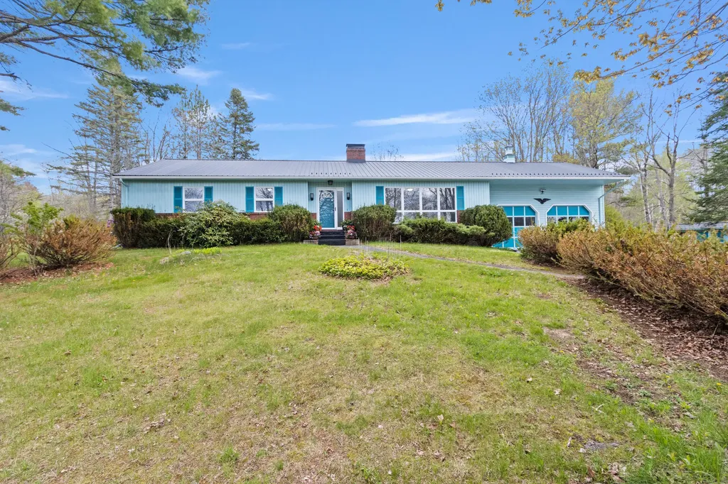 18 Martin Heights Raymond ME 04071