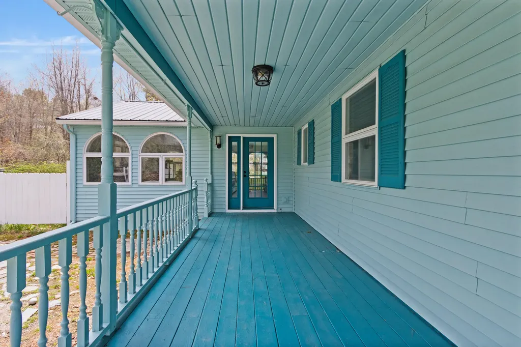 18 Martin Heights Raymond ME 04071