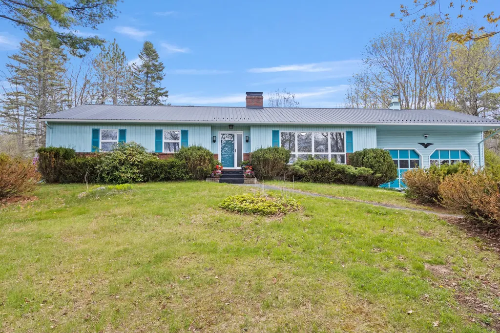 18 Martin Heights Raymond ME 04071