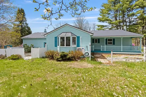 18 Martin Heights Raymond ME 04071