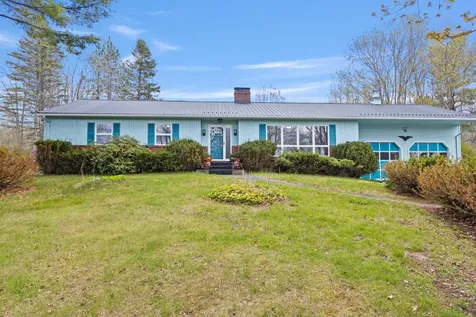 18 Martin Heights Raymond ME 04071