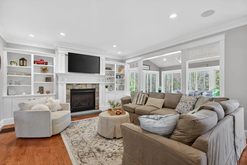 45 Old Farm Lane Eliot ME 03903