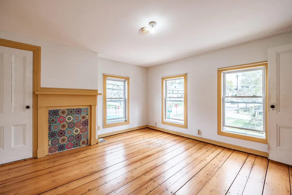 6 Narragansett Street Gorham ME 04038
