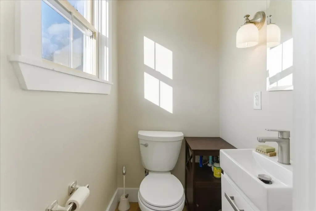 15 Lincoln Street Richmond ME 04357