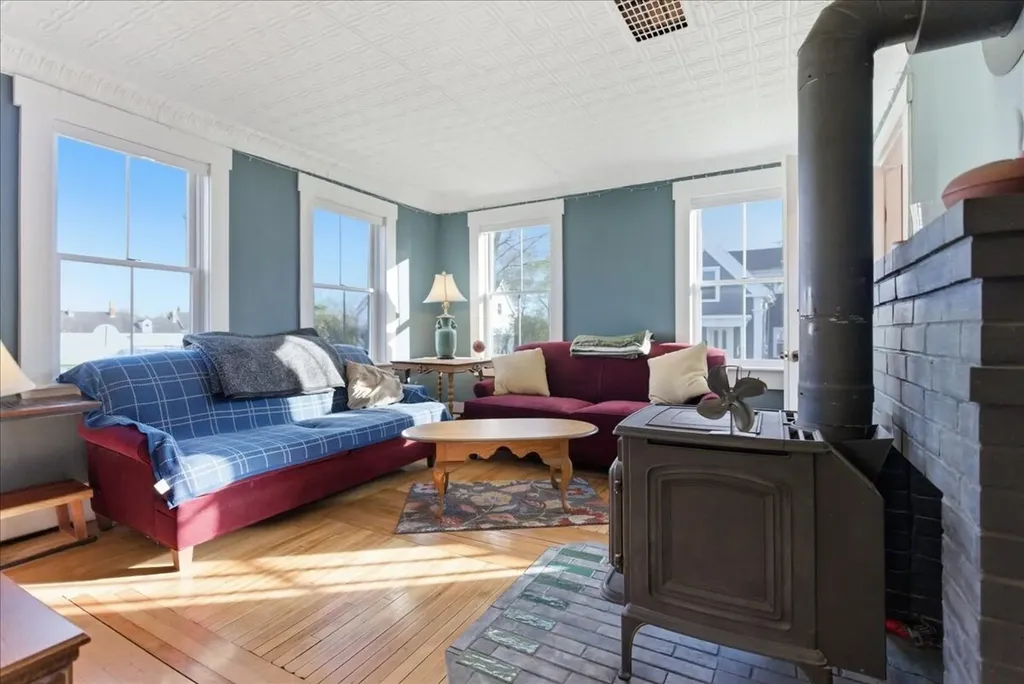 15 Lincoln Street Richmond ME 04357