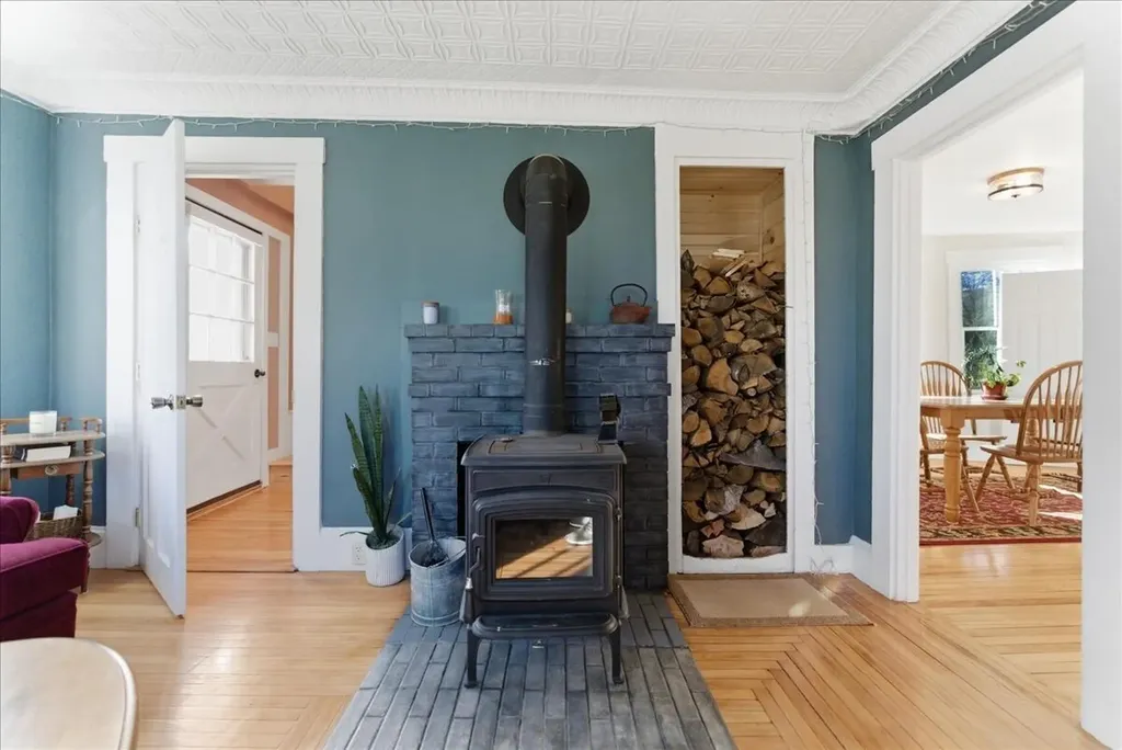 15 Lincoln Street Richmond ME 04357