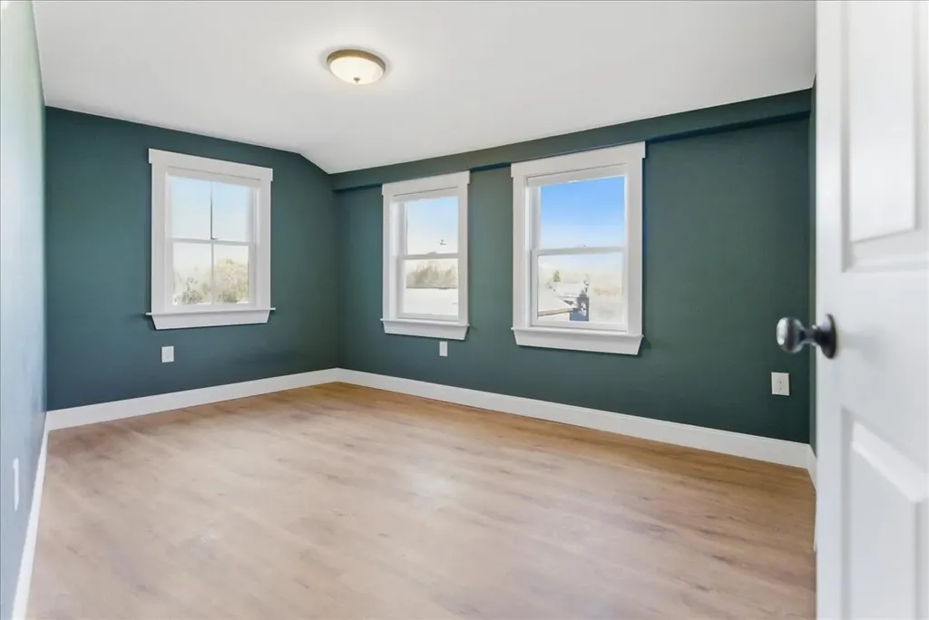 15 Lincoln Street Richmond ME 04357