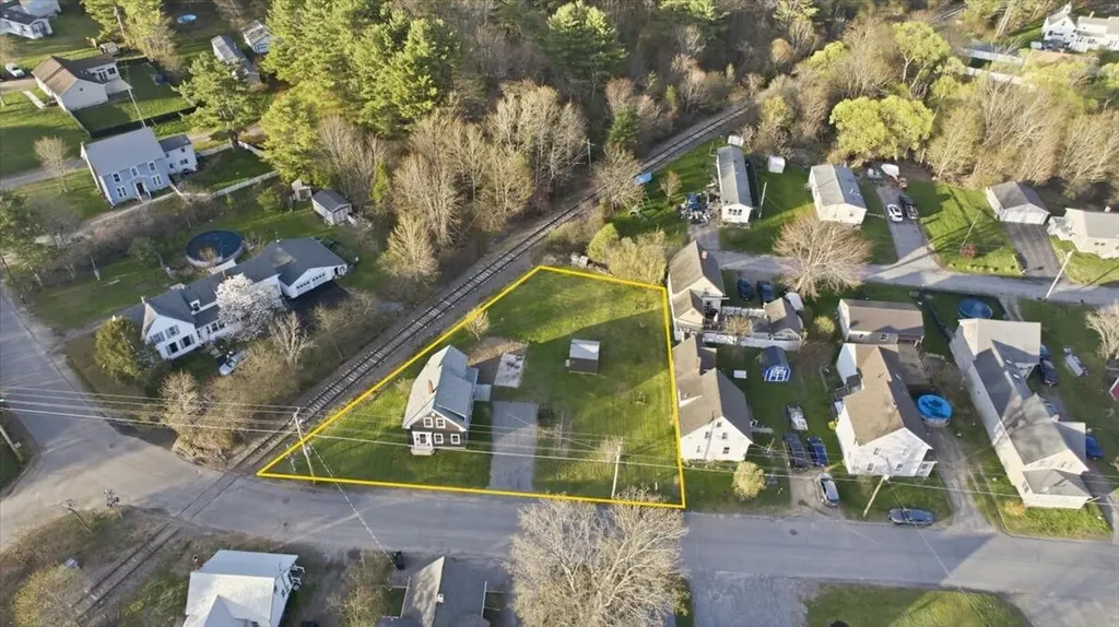 15 Lincoln Street Richmond ME 04357