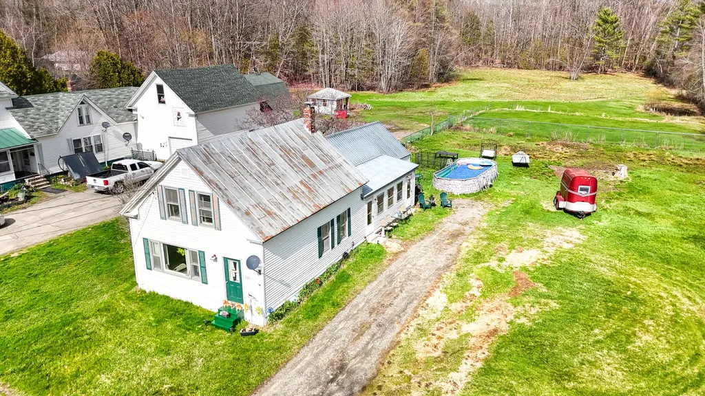 131 Commercial Street Hartland ME 04943