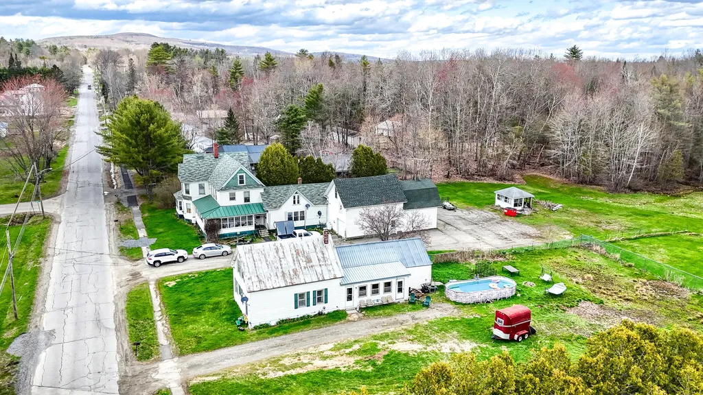 131 Commercial Street Hartland ME 04943