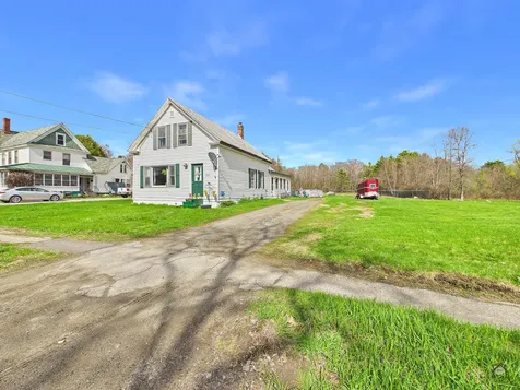 131 Commercial Street Hartland ME 04943
