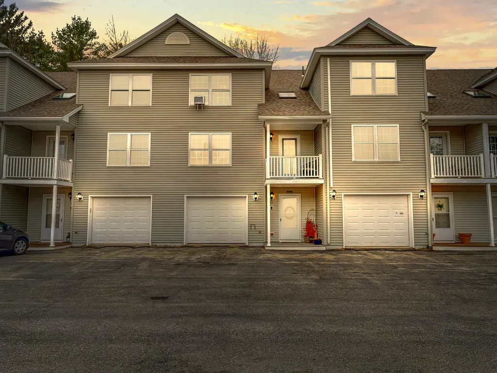 11 Ledges Court Lewiston ME 04240
