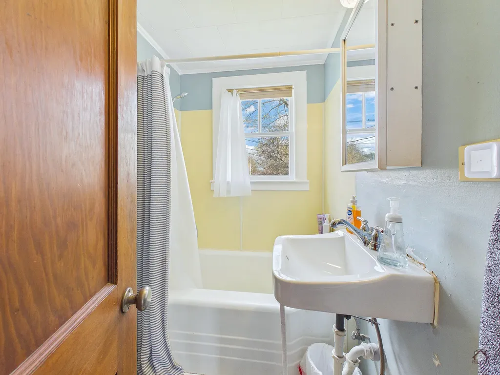 27 Water Street Orono ME 04473