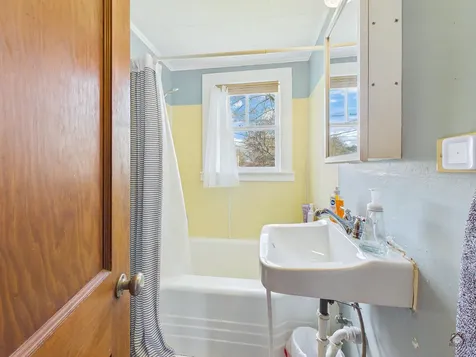 27 Water Street Orono ME 04473